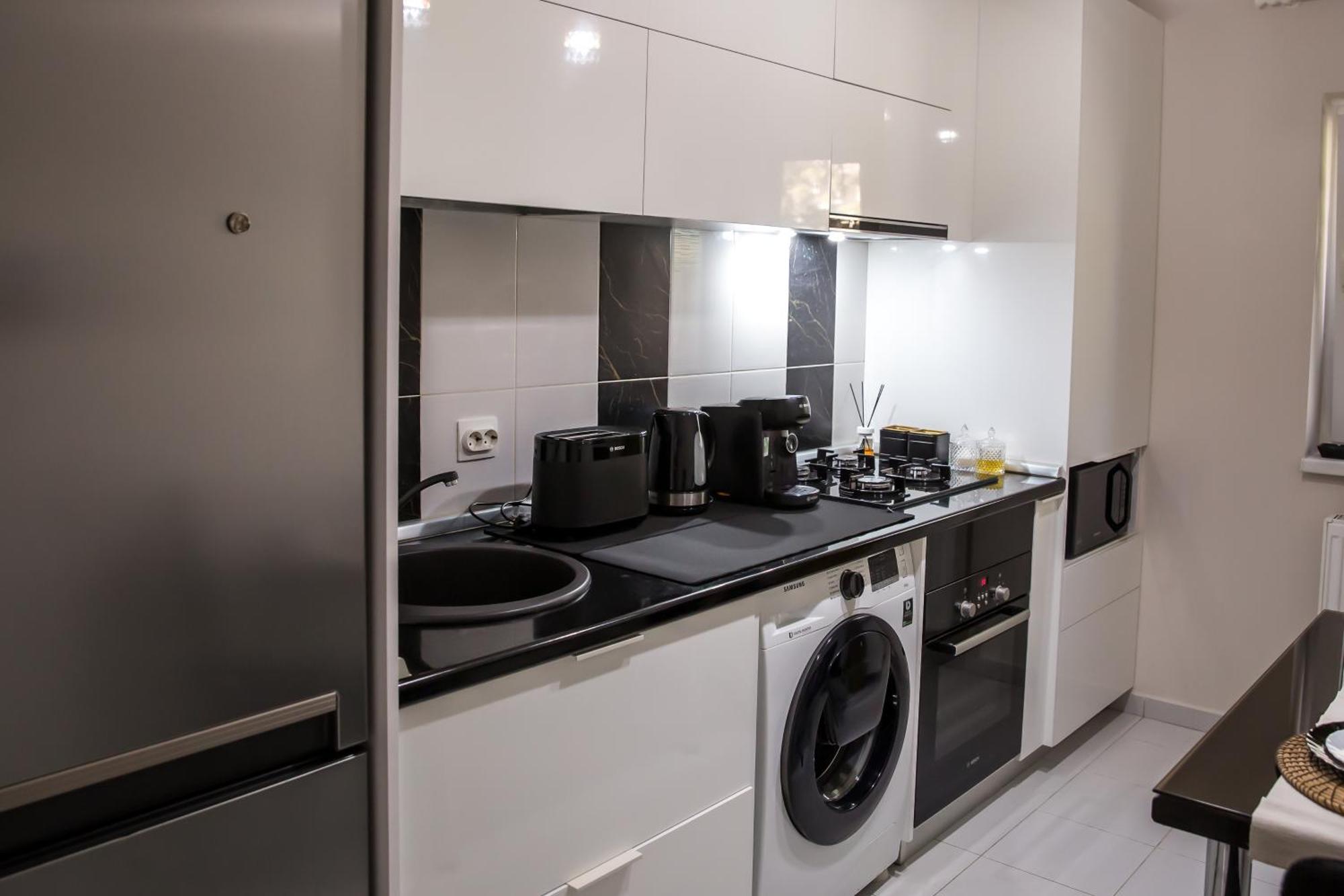 Jsn House - Private Parking & Premium Services บูคาเรสต์ ภายนอก รูปภาพ