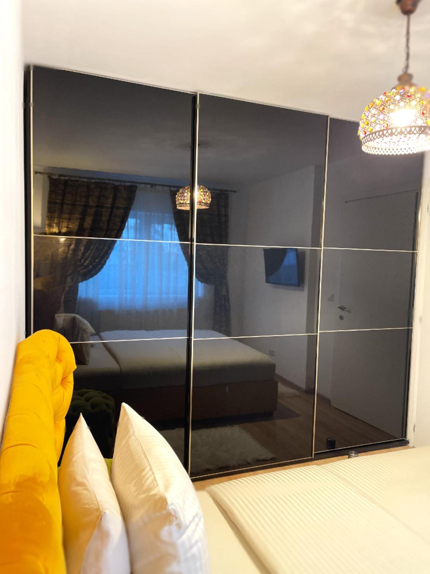 Jsn House - Private Parking & Premium Services บูคาเรสต์ ภายนอก รูปภาพ