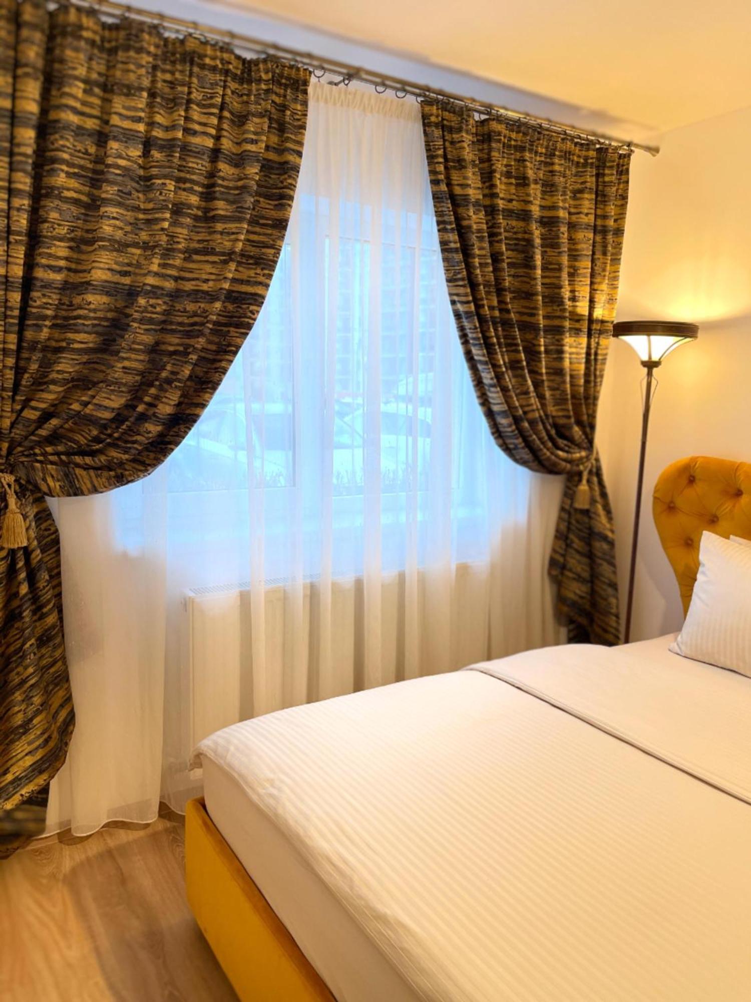 Jsn House - Private Parking & Premium Services บูคาเรสต์ ภายนอก รูปภาพ