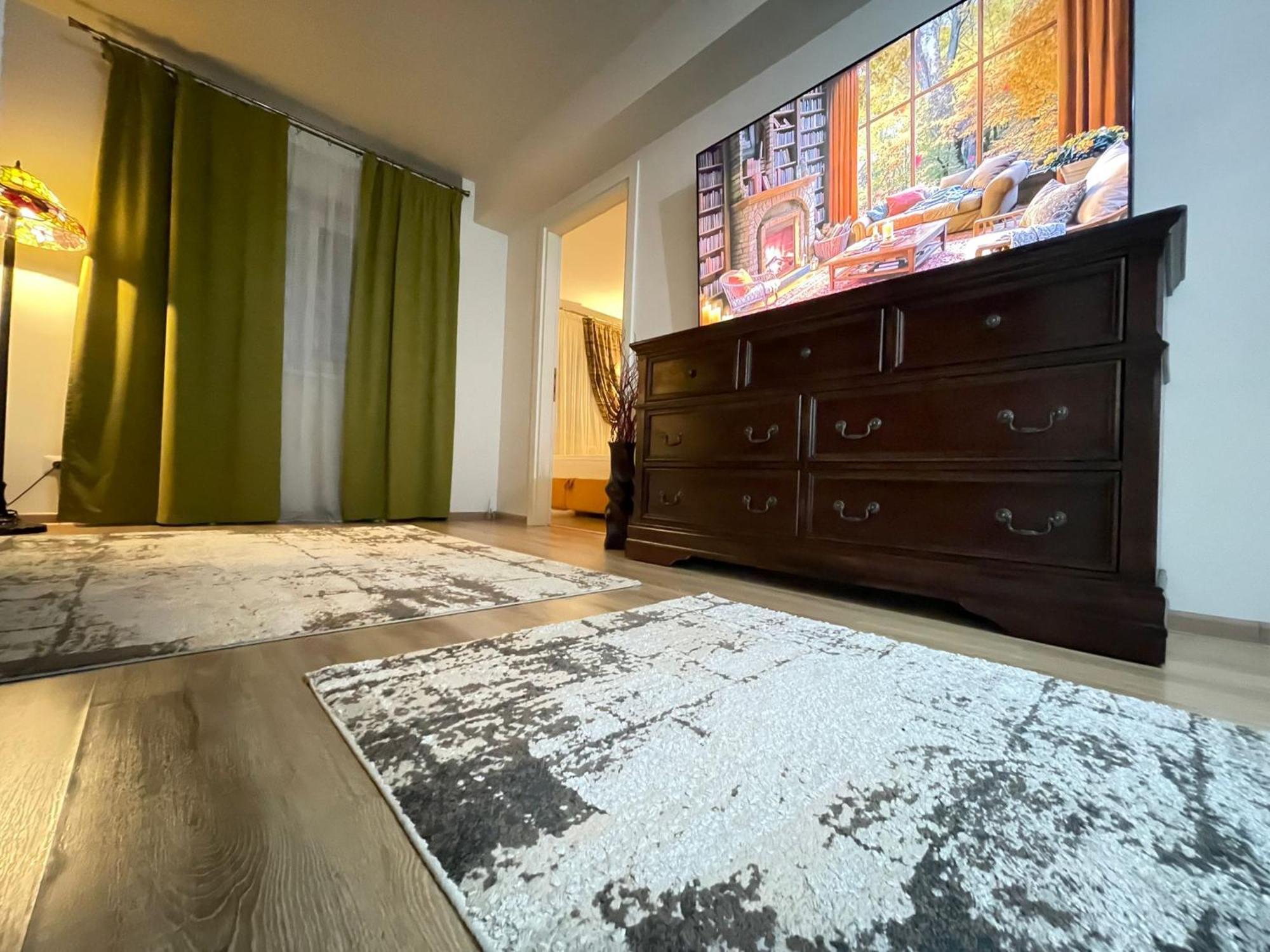 Jsn House - Private Parking & Premium Services บูคาเรสต์ ภายนอก รูปภาพ